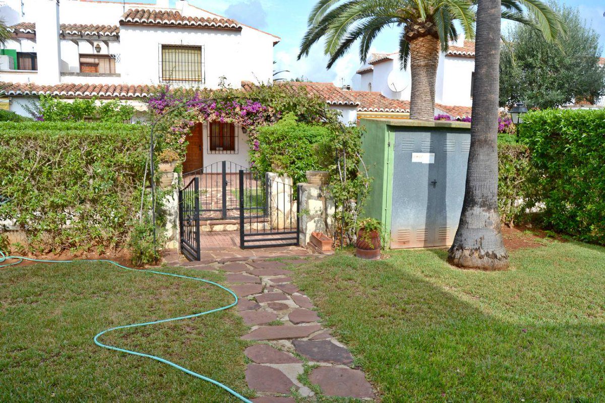 LauroraVillas's tweet photo. En Alquiler Anual Bungalow en la zona de Cala Blanca en Jávea, con jardín privado.
http://t.co/5w7zpMY6gY http://t.co/vtOBRoXnxP
