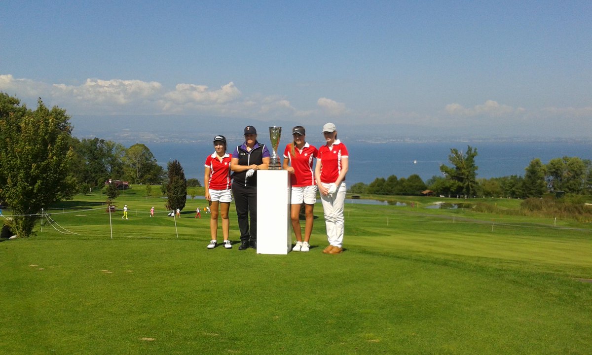 Dep_74's tweet photo. #EvianChamp C'est parti pour le Pro Am! Les 3 jeunes haut-savoyardes accompagnées par la championne Caroline #Hedwall http://t.co/uN210Epgc6