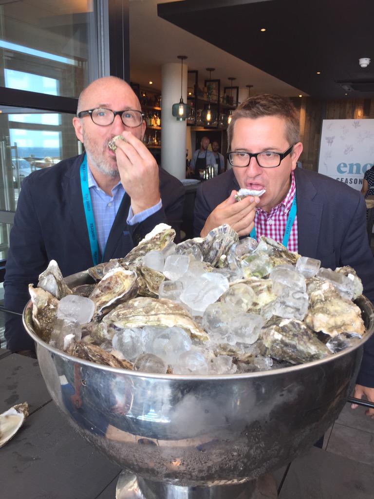 EnotriaCoe's tweet photo. "@lintonneill: @enotriauk #schuckit #oysters http://t.co/OuOcMDQ7gm" So sofishticated... #fishpun