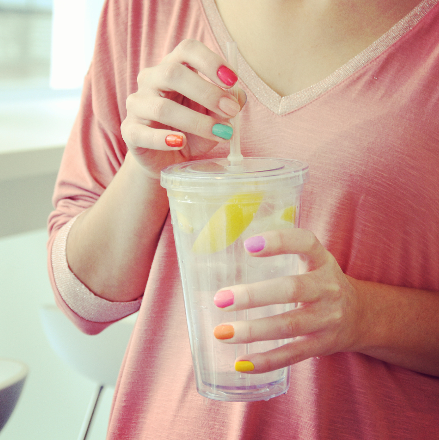 YvesRocherFR's tweet photo. On se laisse tenter par un peu de couleur et de fantaisie sur les ongles ;) #SpeakingColors http://t.co/YUVlFI2yIg