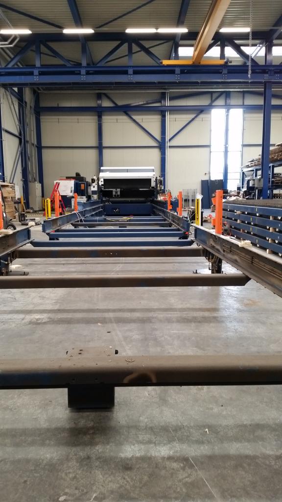 Snijtech's tweet photo. Druk bezig met de installatie van de nieuwe lasersnijmachine.  Een groot project. http://t.co/kmfvyoi3yD