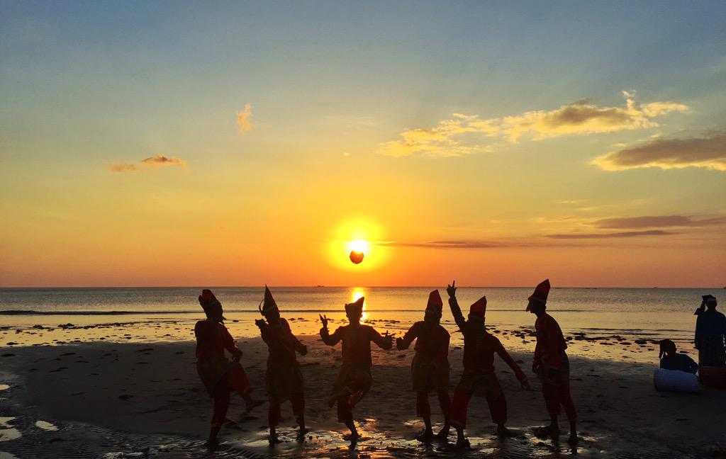 Indonesia adalah negeri sejuta senja. Pulau Selayar adalah salah satu senja indahnya.
#PesonaSelayar