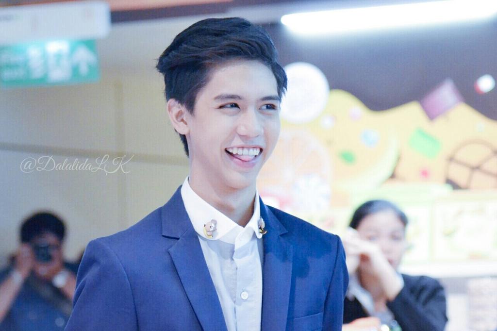 PEEDA_3's tweet photo. เดี๋ยวๆๆๆ น้องลิงงง ซนนักนะเราอะ @ssingss #ทีมซิง #พี่กล้องแดงของซิง #ซิงของเจน 555555+  😂 #lovesickseason2 http://t.co/4E2NMJ7glE