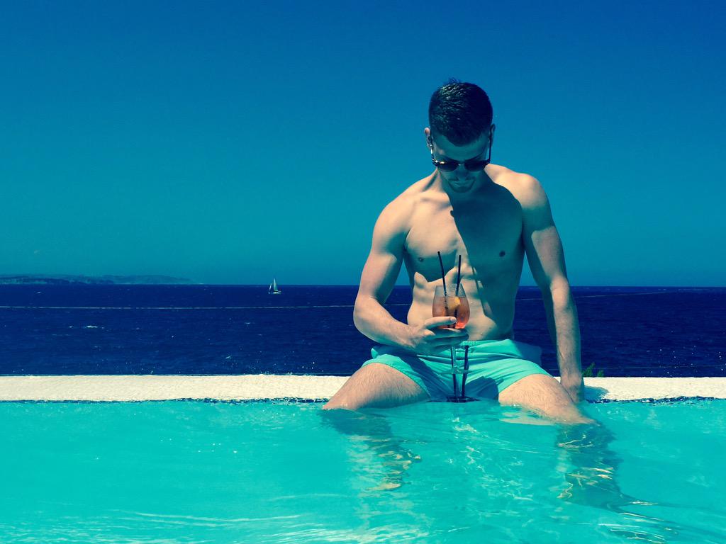 read_think_grow's tweet photo. spent some great time at #cafedelmar #invinitypool http://t.co/06BnULSw4e