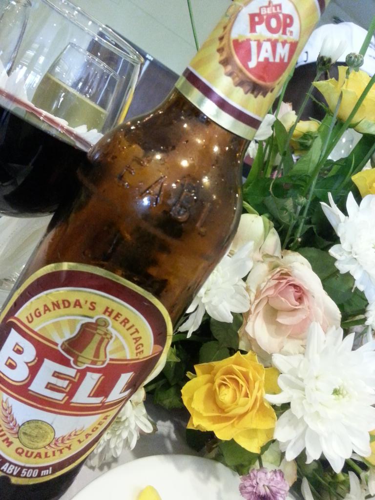 MarkOtyo's tweet photo. #Come lets eat, drink @Bell_Lager with Good music at #yegonight today. Free entry http://t.co/e1yfWcEVX0