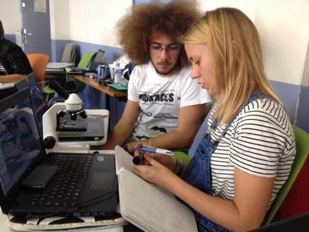 ClaraHaas_'s tweet photo. Prototypage du microscope DIY! #CommonWeek @lopenlab @licencefdv http://t.co/MIvcPcdpDI