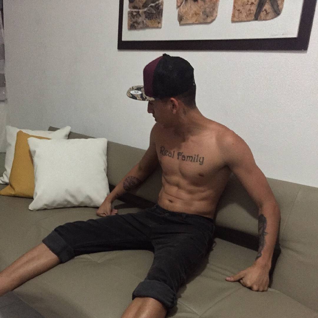 FcIrjesusMaraca's tweet photo. El necesita una buena compañia JAjajajaja yo te puedo acompañar bebe hermoso @Irjesus1 #SexyChico #PuraVida http://t.co/9AGuG6q72v