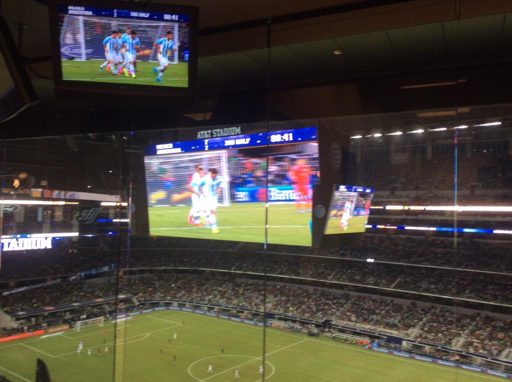 AyensuJerry's tweet photo. @SkySportsNewsHQ @dallascowboys l was in there n captured this. http://t.co/nXUVUJWuxE