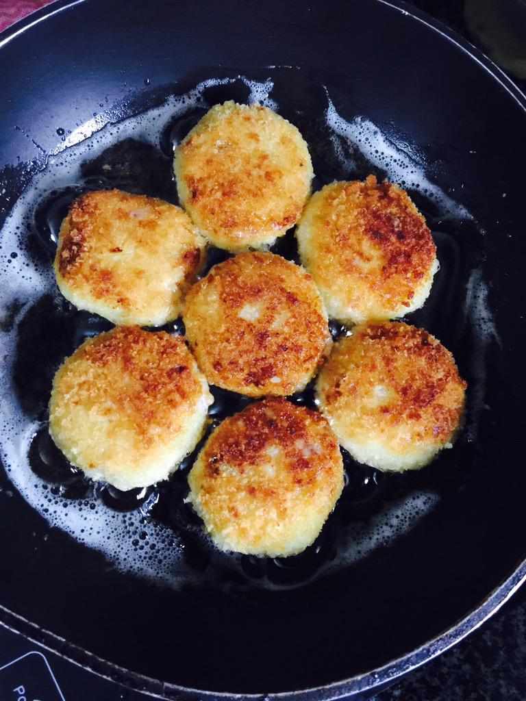 shiekasandoval's tweet photo. Paired this croquette's with carbonara for dinner. #homecooking101 with @mina_mariano @jolyon_gaa http://t.co/XD1j2mkX2i