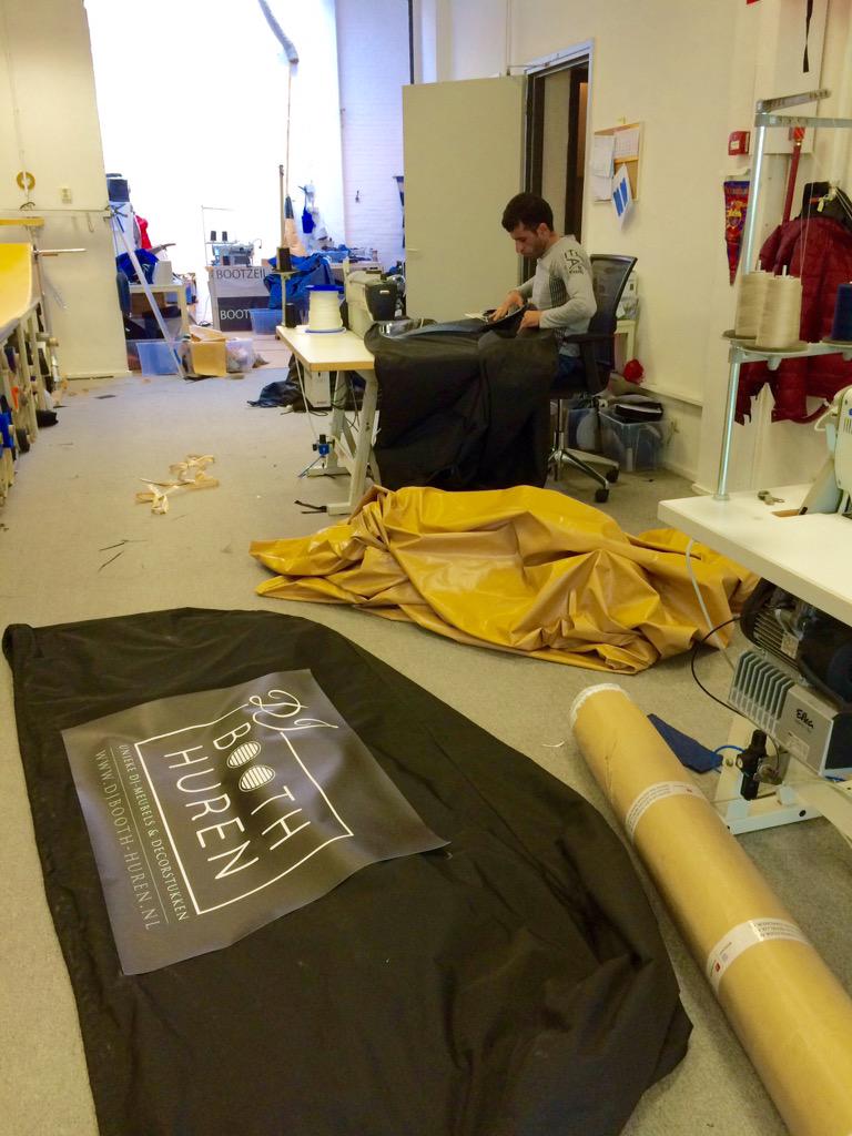 Ferocius's tweet image. Nieuwe hoezen voor de DJ-Booths zijn bijna klaar, zelfs met het nieuwe logo 😍😎 thanks @Bootzeil Haarlem!!