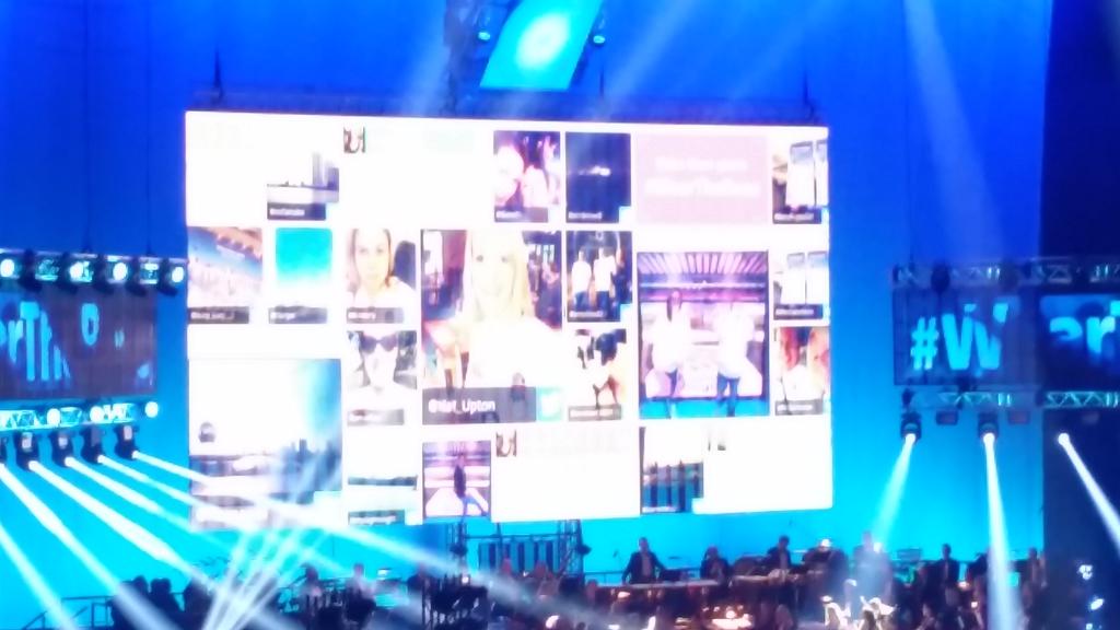 #WearTheRose  having lots of fun at the O2 with the England Rugby team &amp; Take That