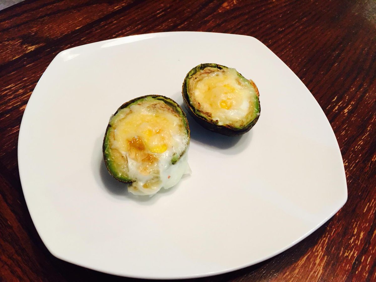 HealthfulHelper's tweet photo. I had egg baked into avocado for lunch today! Yum! http://t.co/BOMG1u5Ib8