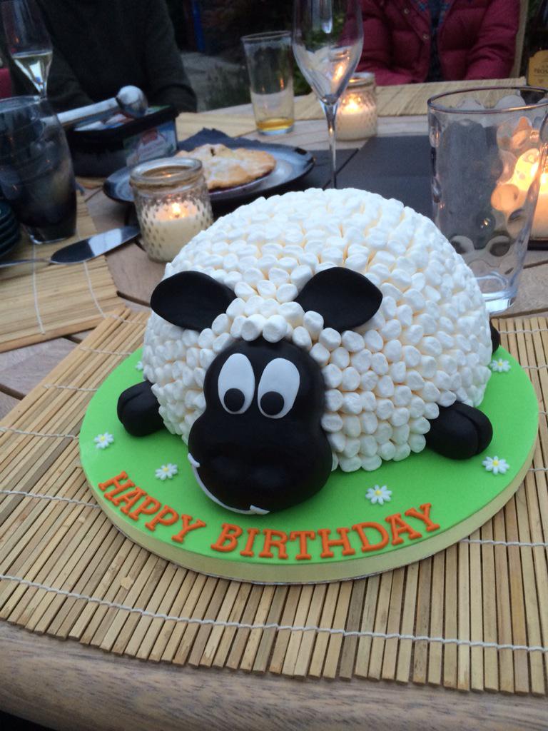 Huge thanks to @Ros1eDuck for an amazing cake for <a href="/MandyDirkzwager/">Mandy Dirkzwager</a> pre birthday BBQ!!!!! #yummy #sheep #cake