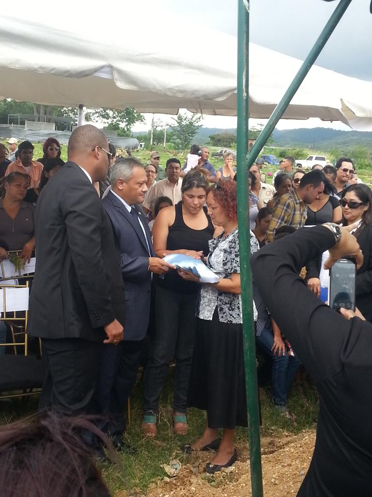 CICPC0056's tweet photo. #CICPCBARQTO HONORES POST MORTEN A NUESTRO FUNCIONARIO CAIDO @ILICHESTEVEZ http://t.co/PGh7mYL2ju