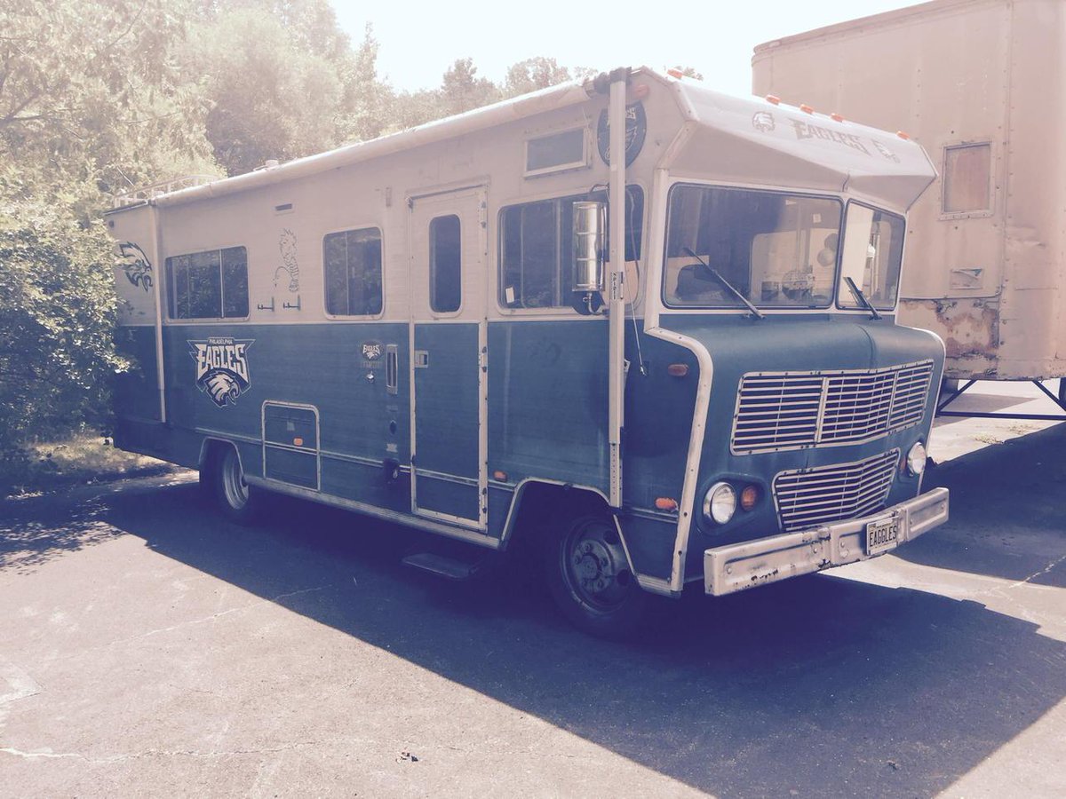 murphyr2001's tweet photo. Our new Eagles Bus for the 2015 season #FlyEaglesFly #BirdGang #d3 #d3tailgate http://t.co/vTiK6TS7Dr