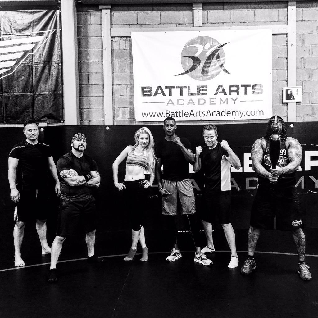 JayTWarsh's tweet photo. @BrookesPromo @milanmiracle @annababij1 @BattleArtsMMA @salameh @TheLoganSavage ~ the 12:00pm crew ~ http://t.co/oImJtIH7i1