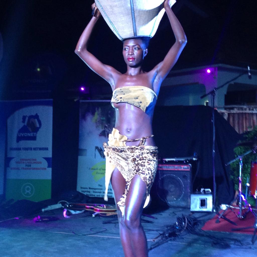 YEGOProductions's tweet photo. More of @kaswear #YegoNight http://t.co/6CjPXkAlmO