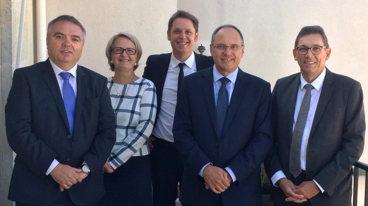 Interfimo's tweet photo. Signature d’une convention de partenariat entre #INTERFIMO, #LCL & #IFEC : Avantages & Services dédiés aux adhérents http://t.co/ji1ECUCZiF