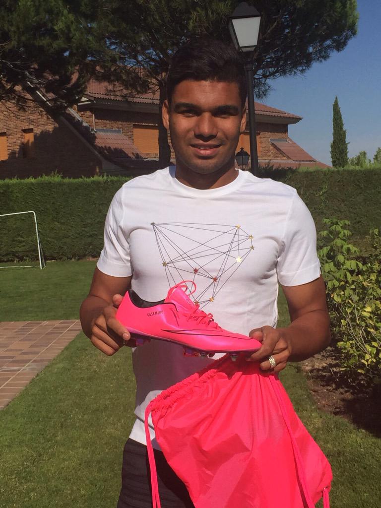 bueno al límite Inevitable Twitter 上的 Casemiro:"¿Quieres las botas de mi debut en esta Liga? Follow+RT+FAV antes del domingo. Suerte!! http://t.co/15h0biSmX9" / Twitter bueno al límite Inevitable Twitter 上的 Casemiro:"¿Quieres las botas de mi debut en esta Liga? Follow+RT+FAV antes del domingo. Suerte!! http://t.co/15h0biSmX9" / Twitter