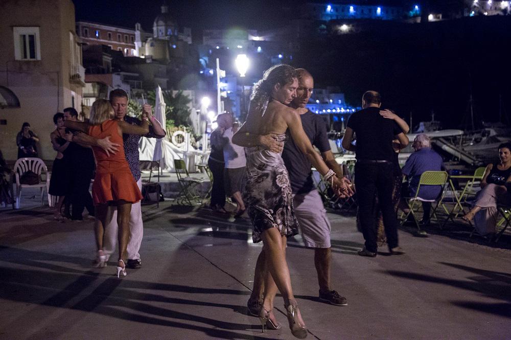 Procida2015's tweet photo. 11-13/9 #Procida l'Itinerario nella #Musica http://t.co/NfpXv4BHhW #jazz #Tango @IL_ROMA @Reg_Campania #Procida2015 http://t.co/xwAbr9XjHG