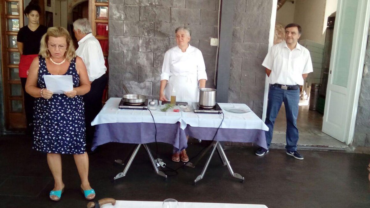 Procida2015's tweet photo. Workshop a #Procida con gli chef stellati Libera e Giovanni Iovine, ecco il foto-racconto #Procida2015 @procidaradio http://t.co/xWUqmfZLWH
