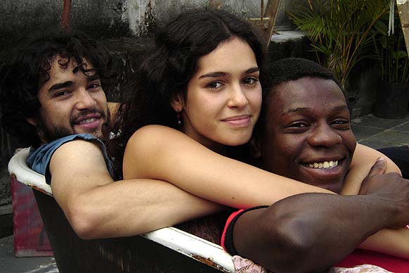 DVDFR.COM (@dvdfr) on Twitter photo Cinéma dans les favelas : Interdit d'interdire (2006), test DVD bit.ly/1UHa36B <a href="/LCJ_Editions/">LCJ Editions</a> Cinéma dans les favelas : Interdit d'interdire (2006), test DVD bit.ly/1UHa36B <a href="/LCJ_Editions/">LCJ Editions</a>