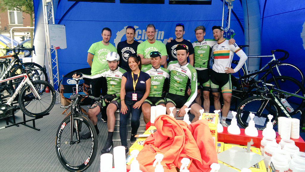TheBreakAwayBel's tweet photo. The guys with the lads and lady of @Chain__Reaction ! Nice to meet you all 👍😊 #goingtheextramile #AvivaToB2015 http://t.co/hDV7SYphZL