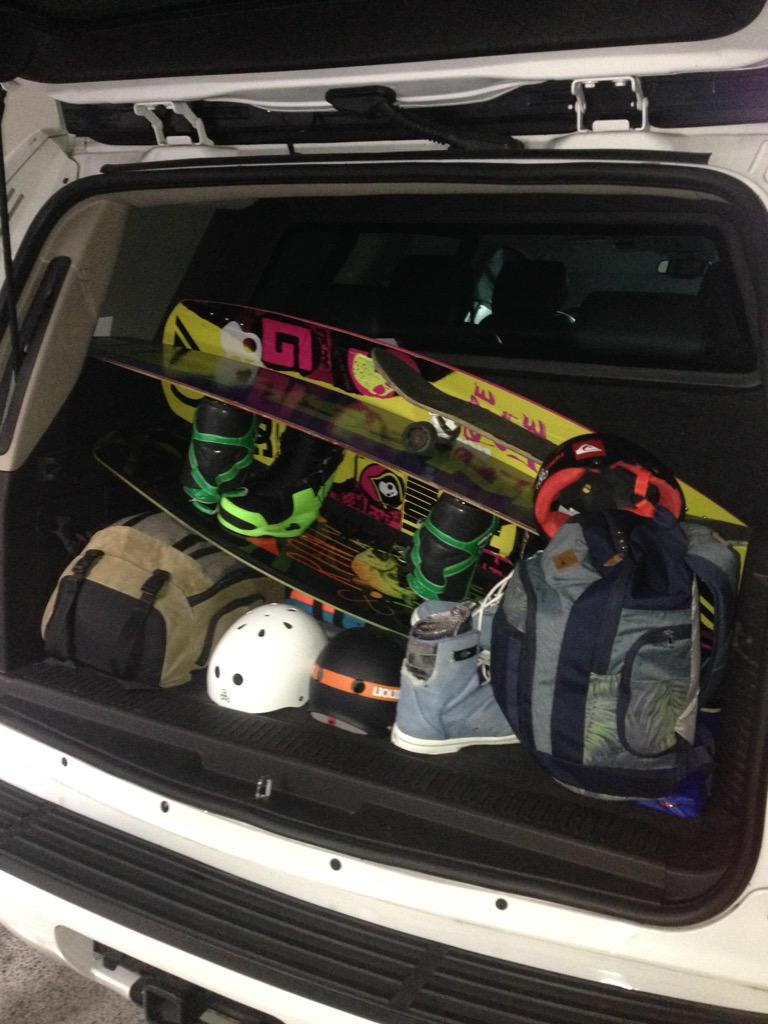 Ramon_Fuentes's tweet photo. Packed and ready @aqashop @Quiksilver_Mx @skullcandyMEX @acuaski #getfree #cableday #roadtrip http://t.co/VGUQ5BdTER