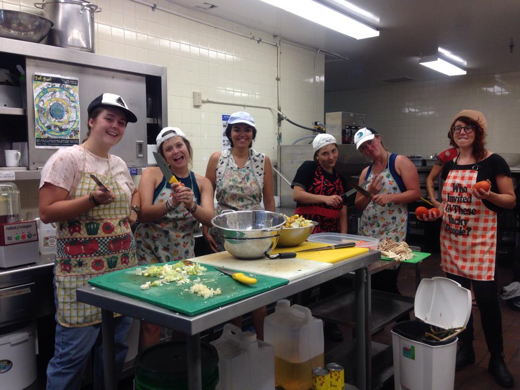 CFSGDal's tweet image. With our pals @TheLoadedLadle making some snacks for the garden party!  See you all at the Dal community garden@2!
