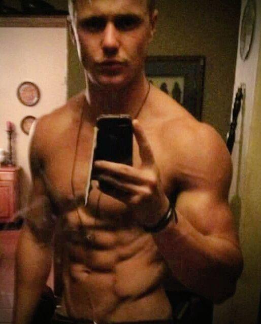 hotguy169's tweet photo. Hi my lilbubblebutcockpiranhas 🐡🌽😏Sorry for the absence xx #fitfam #abs #gayboy #traininsane #selfie #gayhunk #naked http://t.co/TfgiRnBSz9