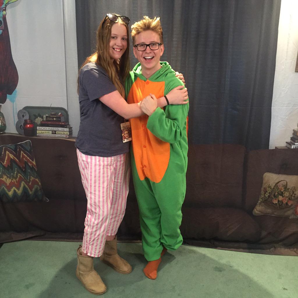 underdown_cass's tweet photo. #perthslumberparty @tyleroakley http://t.co/ysLk0JtpPx