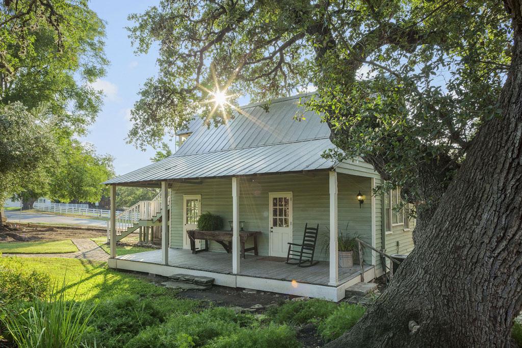usetrove's tweet photo. Join us at Round Top! 12-6pm 9/27-29 at our Hospitality House at @RoundTopInn! http://t.co/hJ5DqJwS4Y http://t.co/1IFog3fJKy
