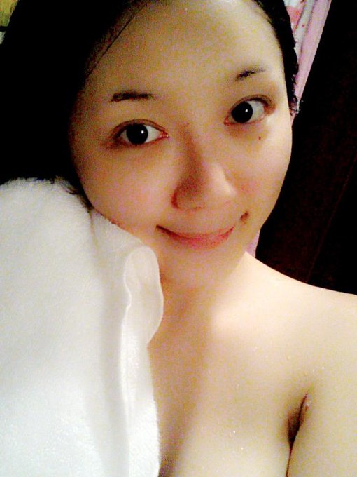 お風呂でた٩(๑❛.̮❛๑)۶ あっ眉毛ないの気にしないで&Sigma;(*ﾟ艸ﾟ*)!!! http://t.co/zB3UXWEmTK