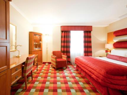 TheHotelChannel's tweet image. Bedroom of the day - Carlton George Hotel, Glasgow.  #roomoftheday #photooftheday