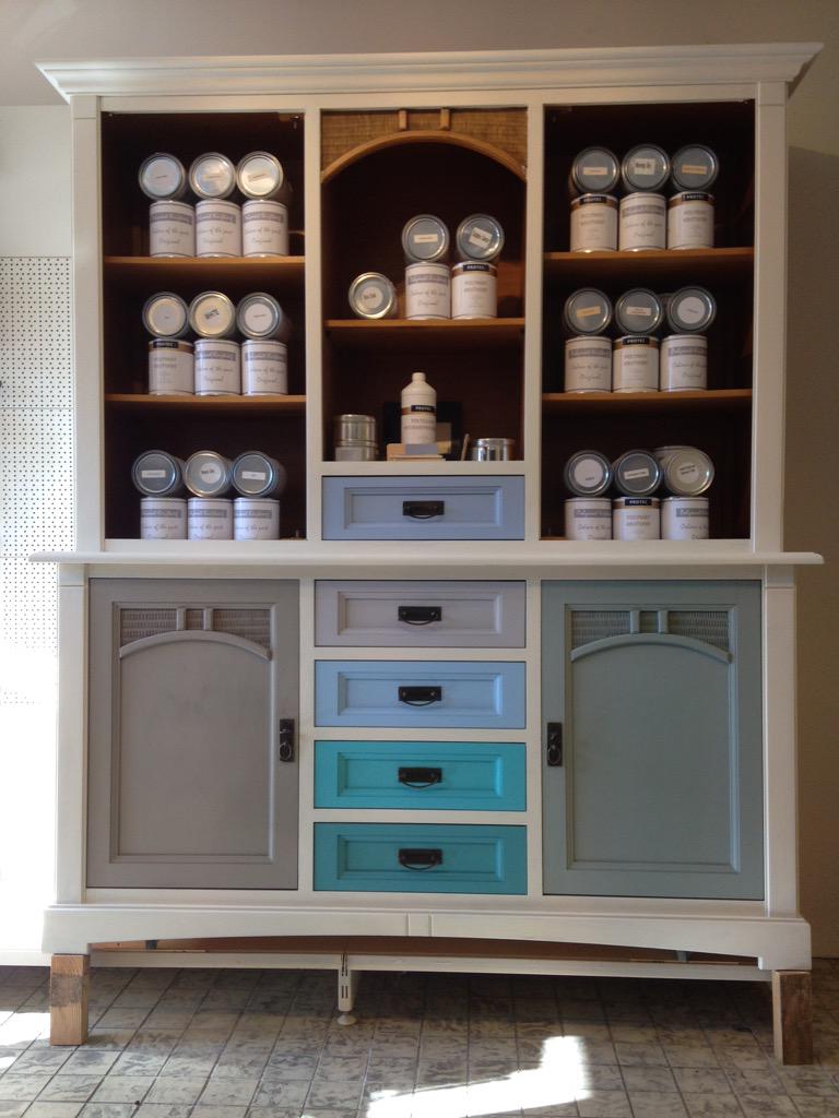 Loop eens binnen en laat u verrassen. Met #krijtverf snel en eenvoudig een nieuw uiterlijk. 1 hele liter voor 27,95!!