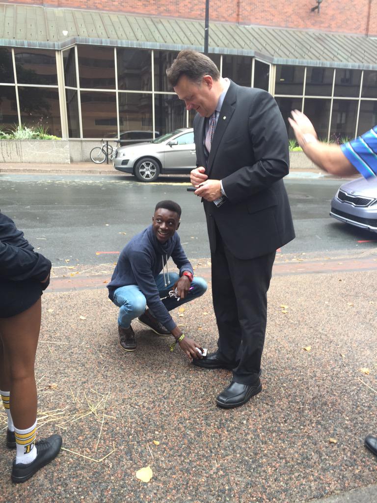 dalninjas2015's tweet photo. The Mayor @MikeSavageHFX Supporting @dsushine #Shinerama #DSUoweek2015 @dsuoweek http://t.co/5GO0PE9fHI