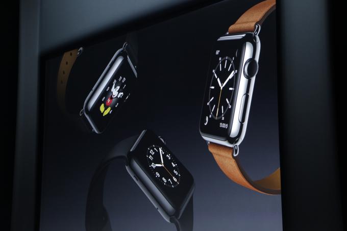 TechCrunch's tweet photo. Watch OS2 will launch September 16th http://t.co/mAsDTXTq6C #AppleEvent http://t.co/hfUnfjq0rW