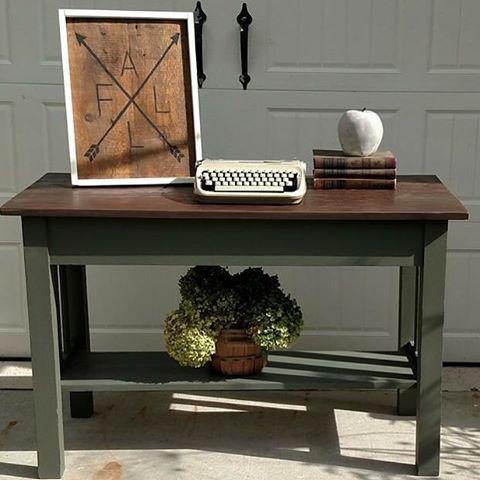 CarverJunkCo's tweet image. #librarytable or #consoletable refinished wood top and #painted base. Check out the great … ift.tt/1OzrOmF