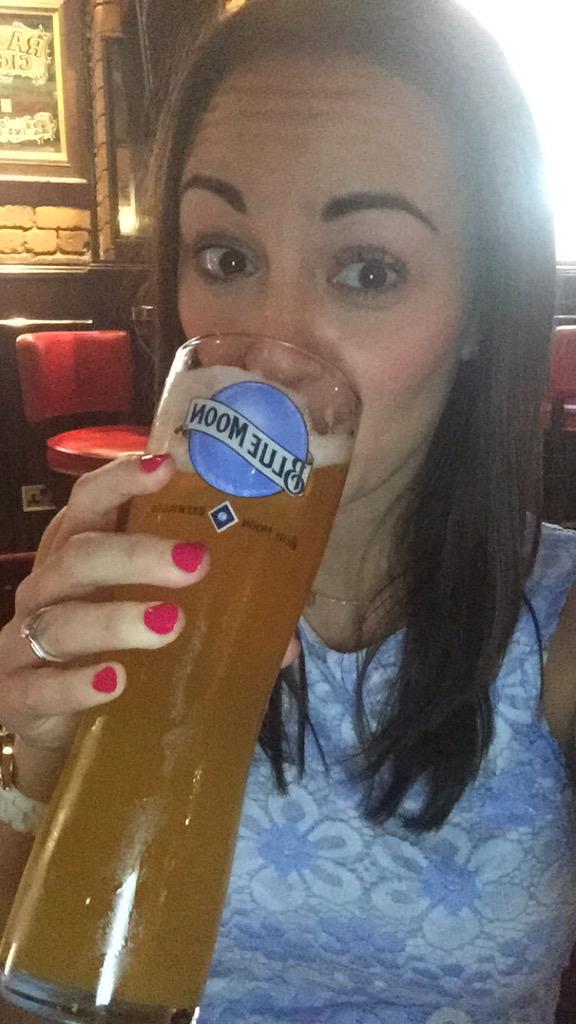 Love a blue moon <a href="/HarpBarBelfast/">Harp Bar Belfast</a> 🍺 #drinks #girls #catchups