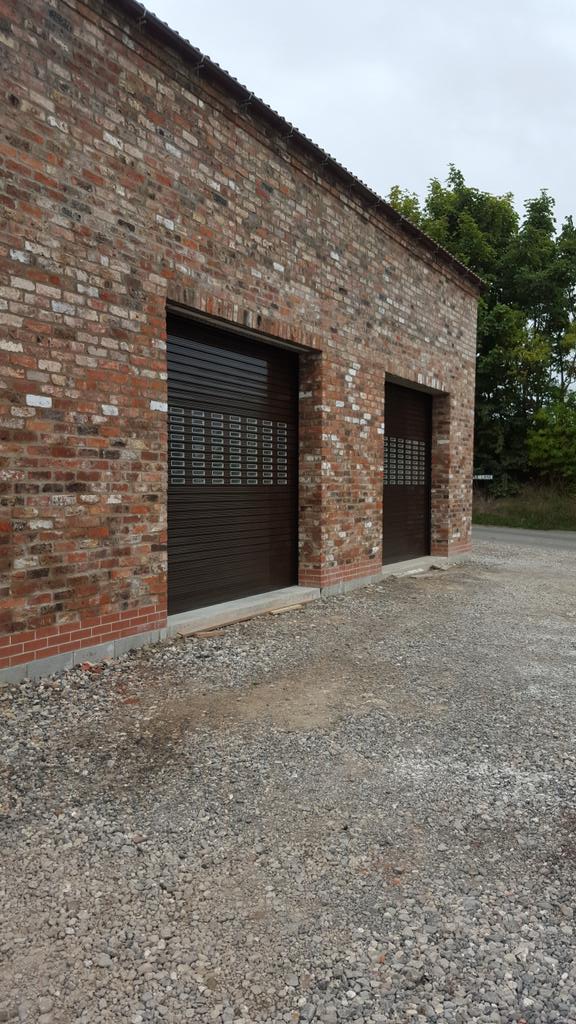 Tonyjenn1960's tweet image. Secure insulated glazed garage doors
#securitywithstyle  #atthetouchofabutton
#garages #garagedoors

#