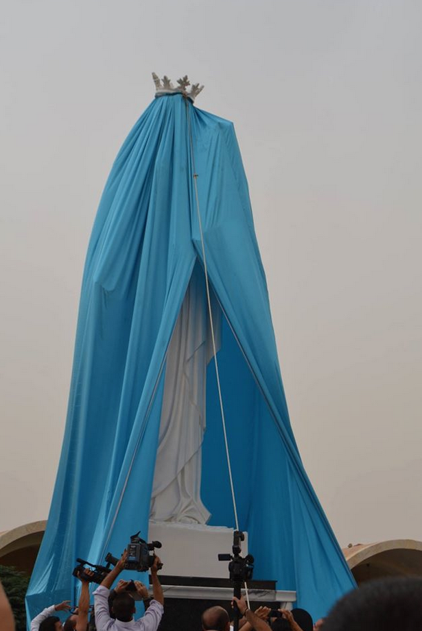 SOSCdOrient's tweet photo. Inauguration de la nouvelle statue (après destruction) de la Vierge, à #Yabroud !
https://t.co/XkLV2XPTiC
#Syrie http://t.co/OlQNARS0l2