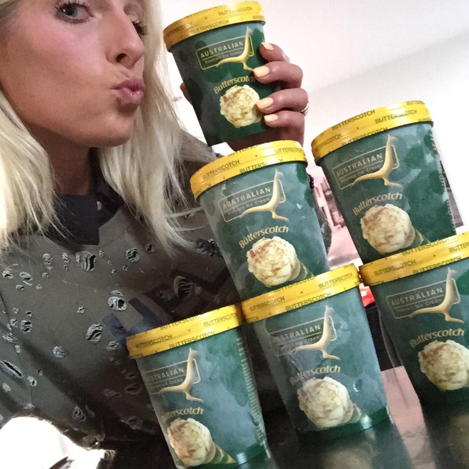 NoaNeal's tweet image. Ik denk dat er eentje héél erg blij gaat zijn 😊@molnarfrank! #bdayBoy Thx @DelhaizeNL #antwerpen zuid @AustralianIce