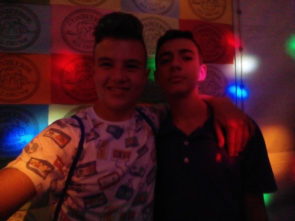 pobicanara's tweet photo. Con uno de los mas grandes @jota_kanara10 http://t.co/HIV1qXgjqd