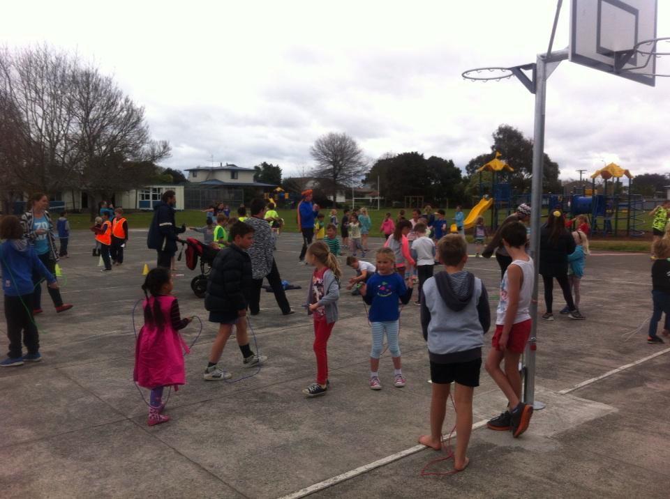 SportGisborne's tweet photo. Central School skipathon http://t.co/VHZSeslGS2