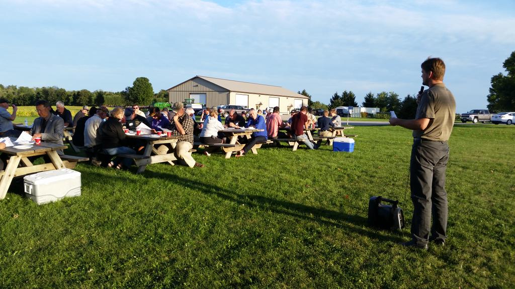 HeartlandSCIA's tweet photo. @Honeylandag Chris Roelands talks tissue and soil sampling at #huronview demo farm @HuronSoilCrop #ontag http://t.co/VvDQsIQMNf