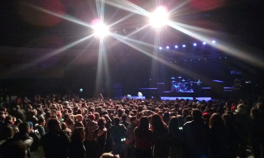 Agenda_Musical's tweet photo. El teatro La Cúpula lleno para recibir a #AllTimeLowEnChile ! @AllTimeLow @fprod_cl http://t.co/pXuXvikvUD