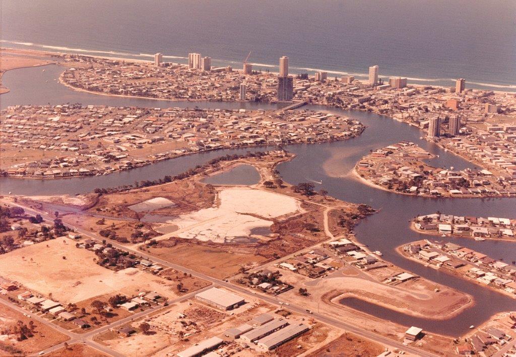 cityofgoldcoast's tweet photo. Our City and its skyline looked very different in the 1970s.  #localstudieslibrary. #throwbackthursday http://t.co/vbwdTA4GvO