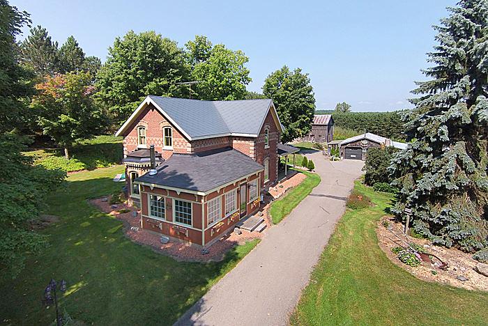 muscatremax's tweet photo. Timeless Beauty in this Victorian Home on 15 acres. Watch this Virtual tour.
http://t.co/vLsQ2H0By1 http://t.co/Yg3MgLOQDc
