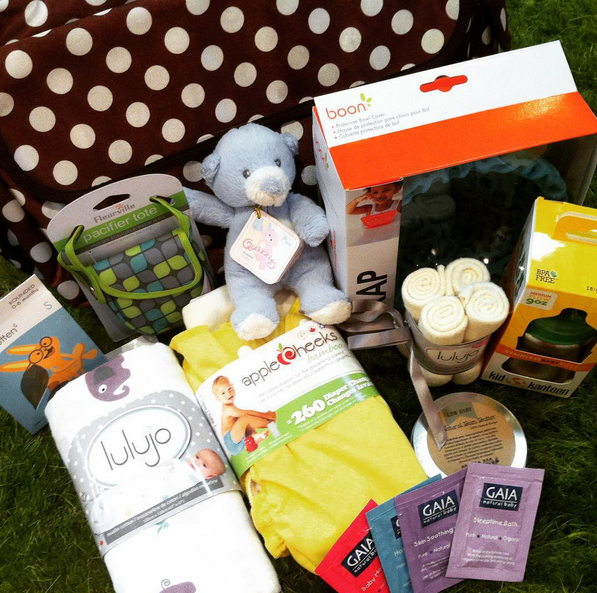 Halikids's tweet image. Want 2 win a Diaper Bag of Goodies? Retweet this and tag a friend! You're both entered to win!