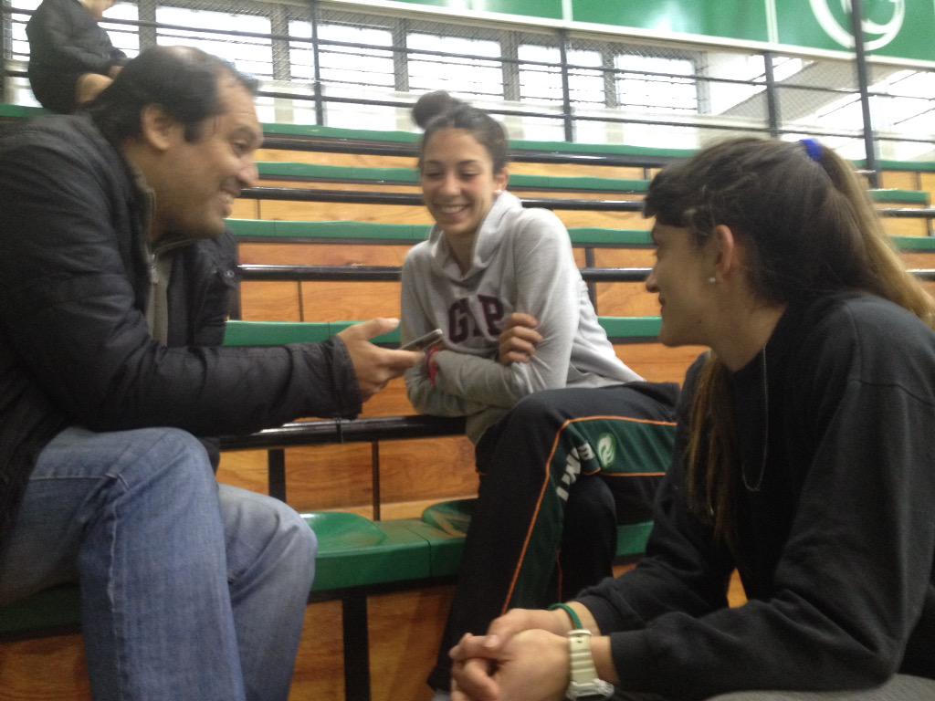 UNLAMDeportes's tweet photo. #UNLaMDeportes @JuarOK #LasChicasSuperpoderosas #Medallas #Oro #Voley #Plata #Basquet3vs3 http://t.co/8JybSnTAf3